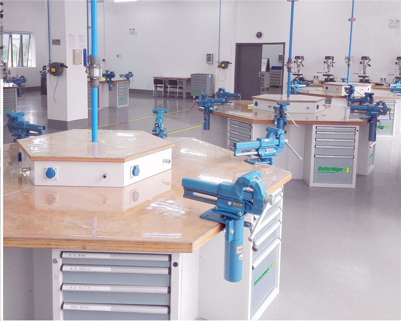 現代鉗工實訓室（shì）